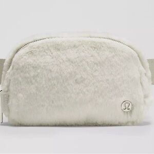 NWT lululemon athletics Everywhere Belt Bag Plush Fleece 1L - BONE - Sold Out!